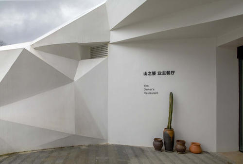 清水混凝土和仿清水混凝土是同一種建筑材料嗎？